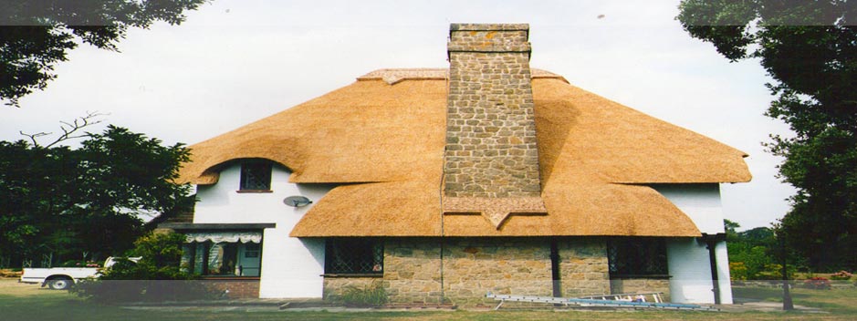 House thatched by Simon Dench